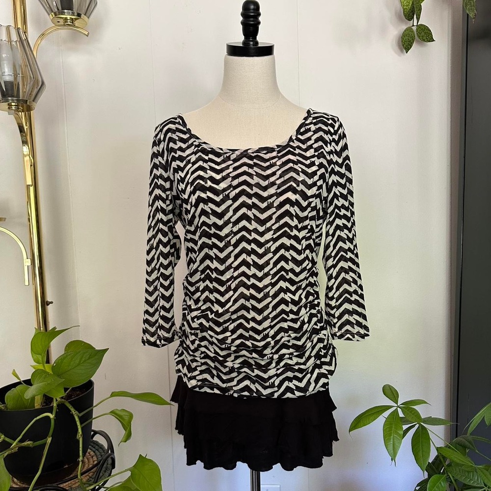 Kenneth Cole New York Mesh Ruched Chevron Zigzag Top Black White Scoop Neck L